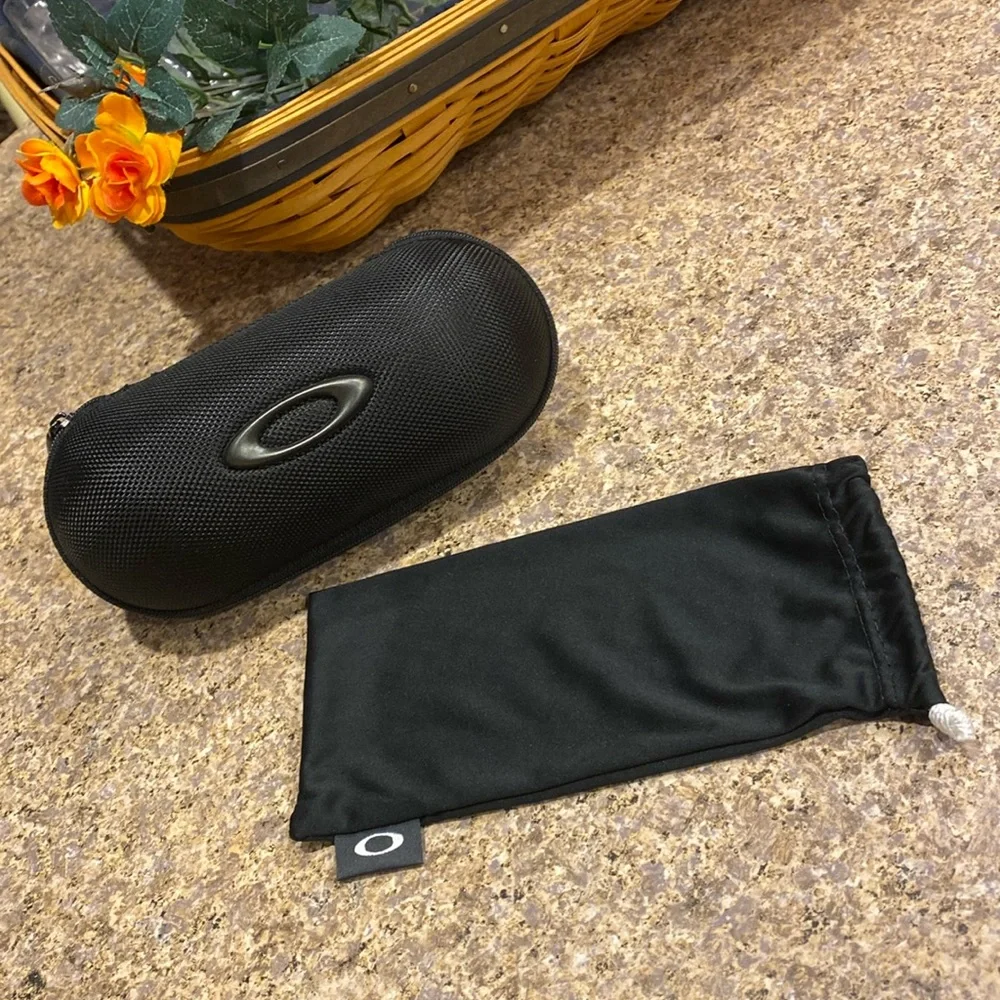 Oakley Black Zippered Case and Cloth Bag/ Pouch